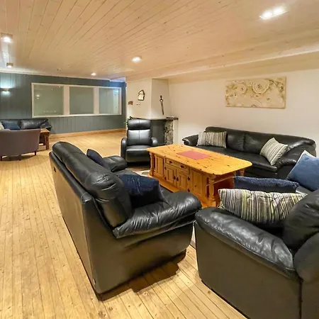 Апартаменты 1 Bedroom Lovely In *